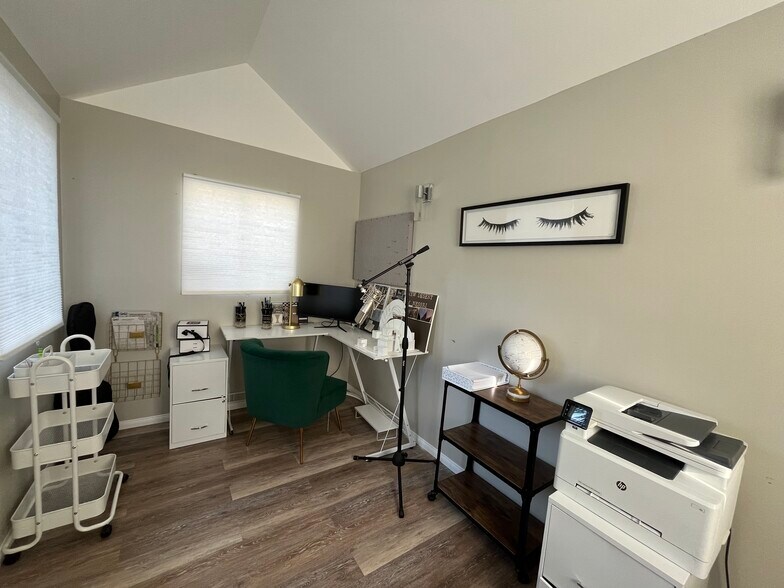 More Photos Of 28234 Kenton Ln, Santa Clarita Office For Lease