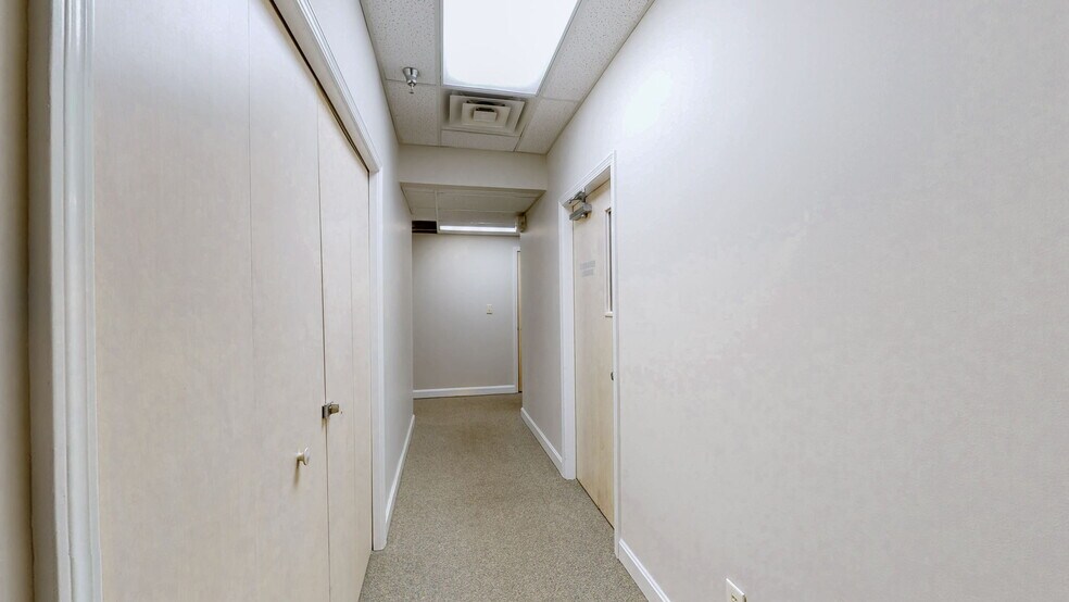 More Photos Of 1701 Spring St, Jeffersonville Medical For Sale