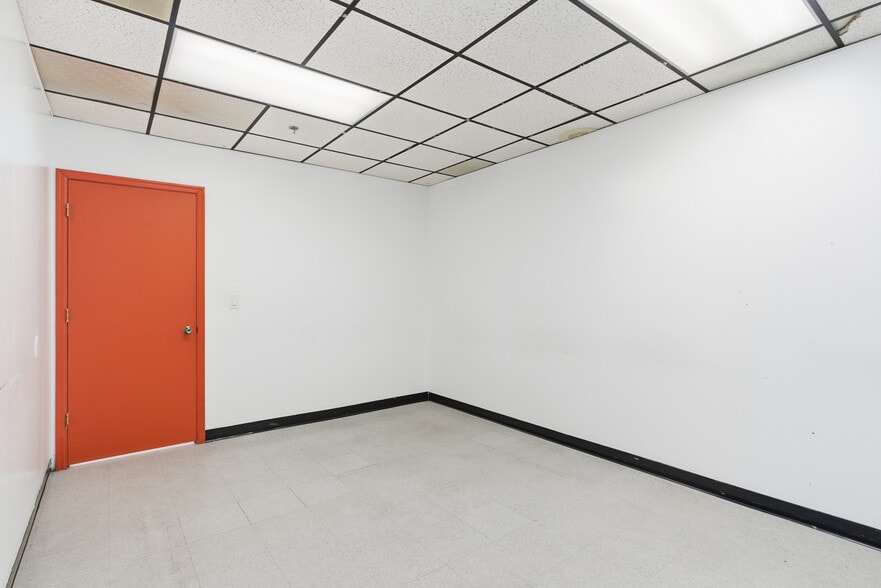 More Photos Of 128 Wilson Ave, Newark Office For Lease