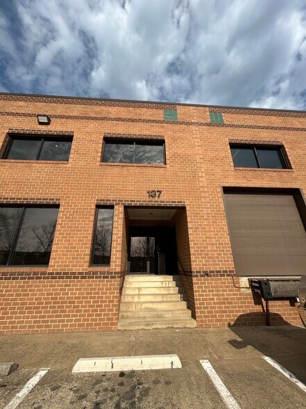 More Photos Of 22900 Shaw Rd, Dulles Flex For Lease
