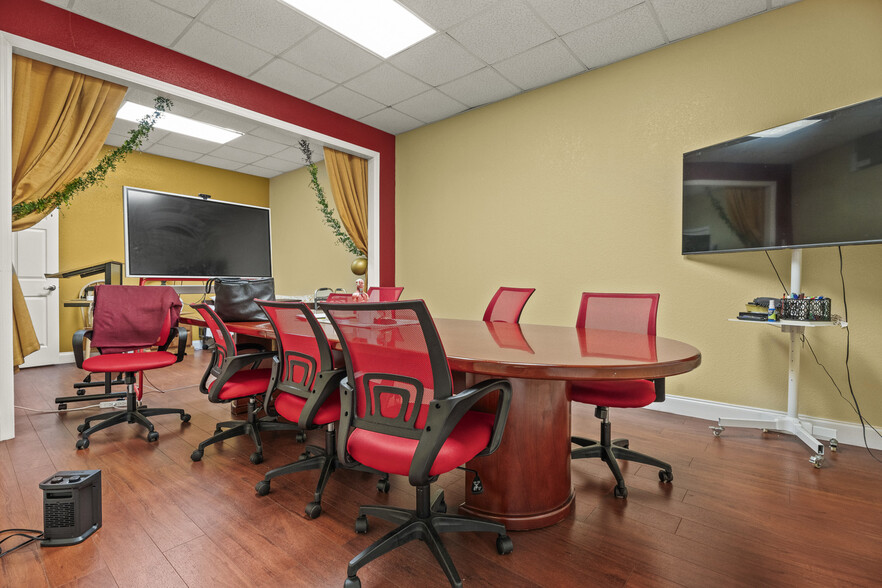 More Photos Of 3239 Old Winter Garden Rd, Orlando Flex For Sale