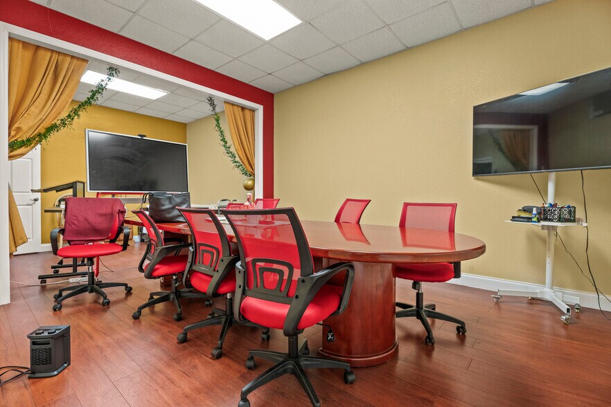 More Photos Of 3239 Old Winter Garden Rd, Orlando Flex For Sale