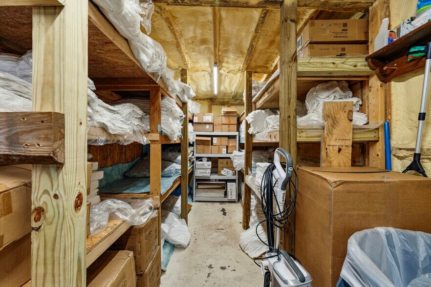 More Photos Of 180 Main St, North Woodstock Hotel For Sale