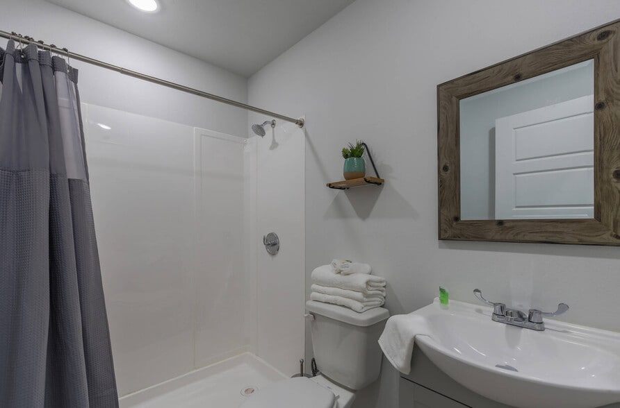 More Photos Of 420 Simon Crest, Canyon Lake Hospitality For Sale