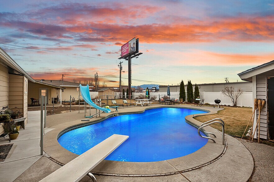 More Photos Of 101 N Evergreen Rd, Spokane Office For Lease