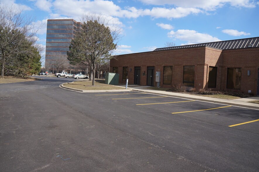 Primary Photo Of 5999 New Wilke Rd, Rolling Meadows Medical For Lease