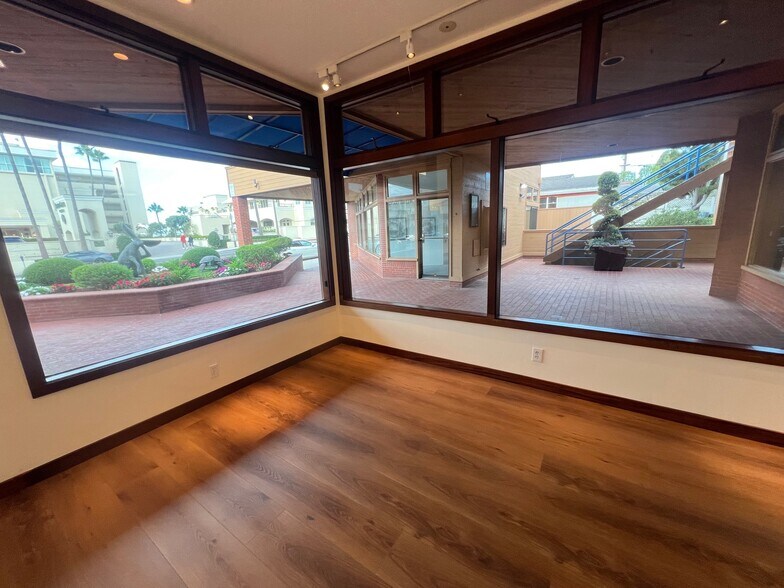 More Photos Of 1540 S Coast Hwy, Laguna Beach Office For Lease