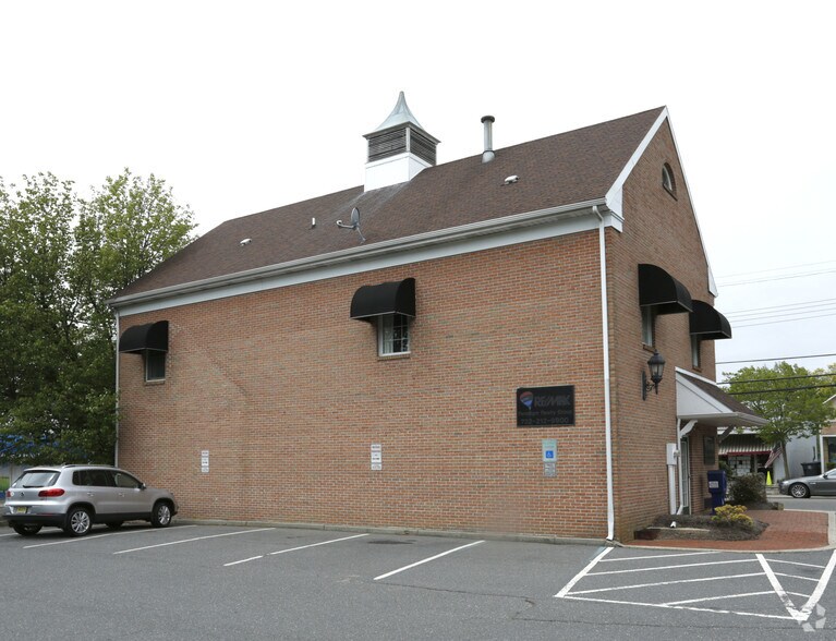 More Photos Of 756 River Rd, Fair Haven Office For Lease