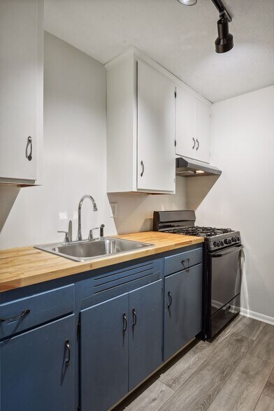 More Photos Of 2009-2017 Commerce Blvd, Mound Apartments For Sale