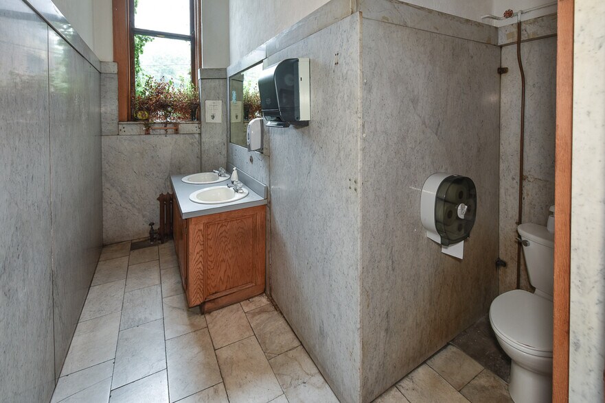 More Photos Of 4403 St Clair Ave, Cleveland Coworking Space