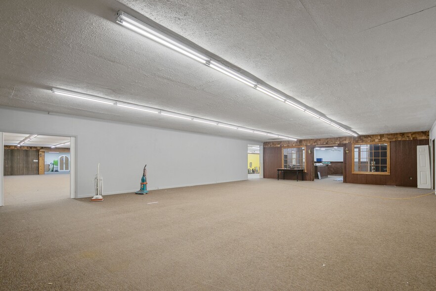 More Photos Of 4017 Dunn Rd, Eastover Showroom For Lease