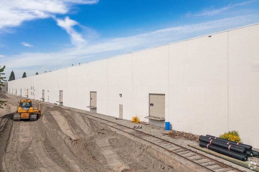 More Photos Of 1418-1466 Cliveden Av, Delta Warehouse For Lease