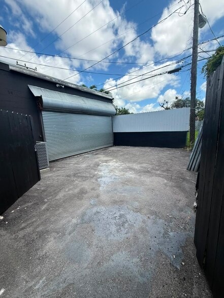 More Photos Of 7227 Bird Rd, Miami Storefront For Lease