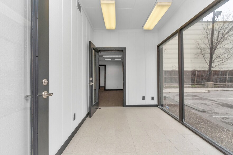 More Photos Of 8703 Meadowcroft Dr, Houston Medical For Sale