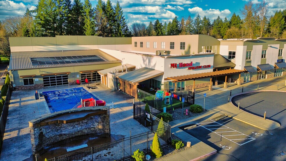More Photos Of 37095 Us-26 Hwy, Sandy Health Club For Sale