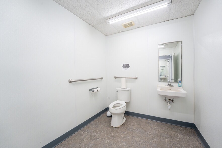 More Photos Of 155 S Grant St, Alto Freestanding For Sale