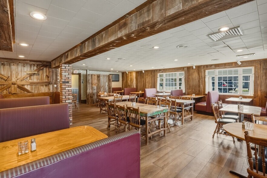 More Photos Of 650 N Main St, Sheffield Restaurant For Sale