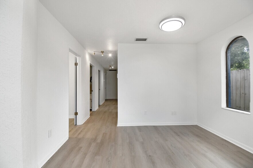 More Photos Of 2528-2530 Us-1, Saint Augustine Loft Creative Space For Lease