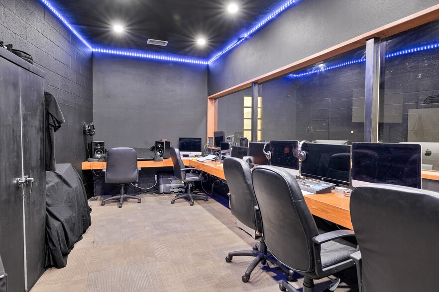 More Photos Of 17180 Soledad Canyon Rd, Canyon Country Religious Facility For Sale