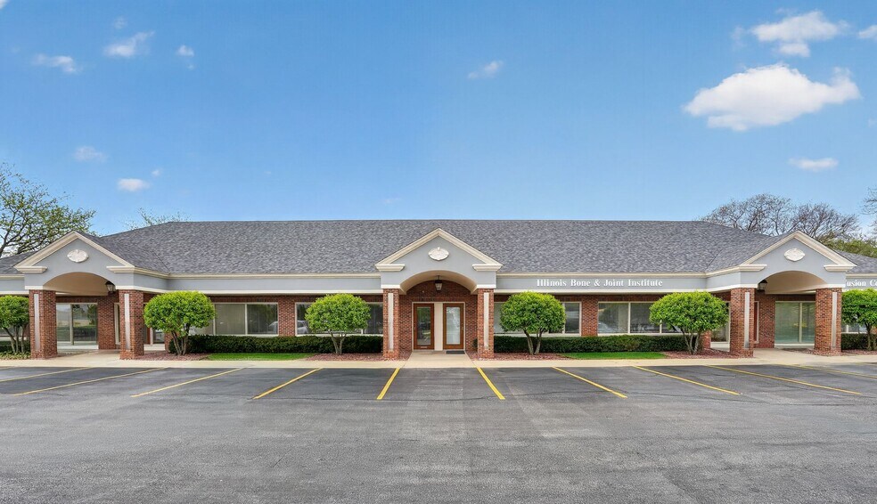 More Photos Of 3 S Greenleaf Ave, Gurnee Unknown For Lease