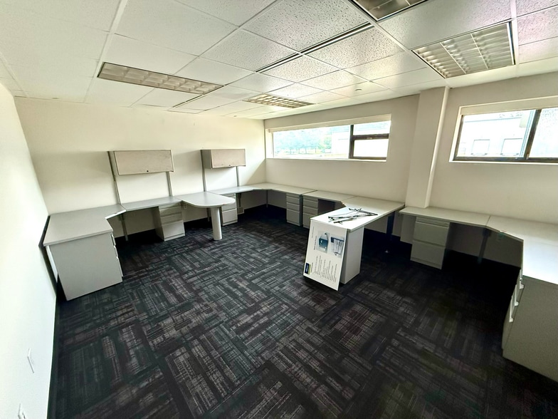 More Photos Of 4327 Airlane Dr SE, Grand Rapids Manufacturing For Sale
