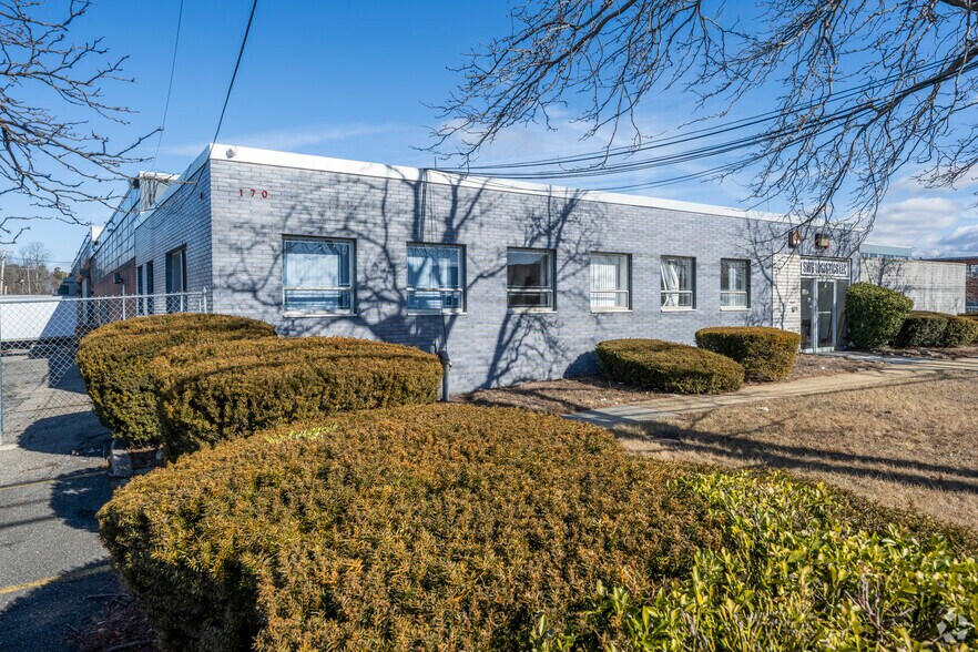 Primary Photo Of 170 Allen Blvd, Farmingdale Warehouse For Lease