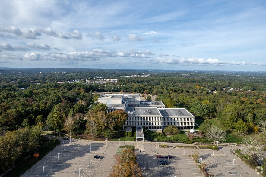 More Photos Of 700 Quaker Ln, Warwick Office For Lease