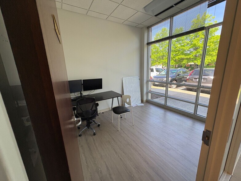 More Photos Of 45305 Catalina Ct, Sterling Showroom For Sale