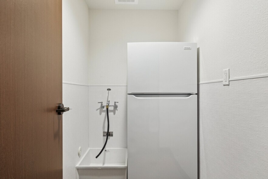 More Photos Of 20827 N Cave Creek Rd, Phoenix Office For Lease