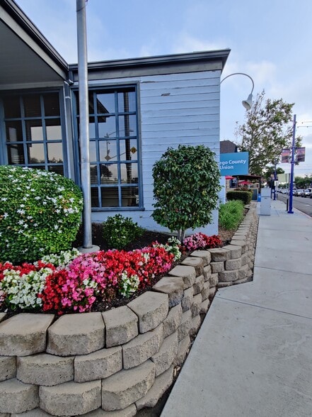 More Photos Of 1004 Rosecrans St, San Diego Bank For Lease