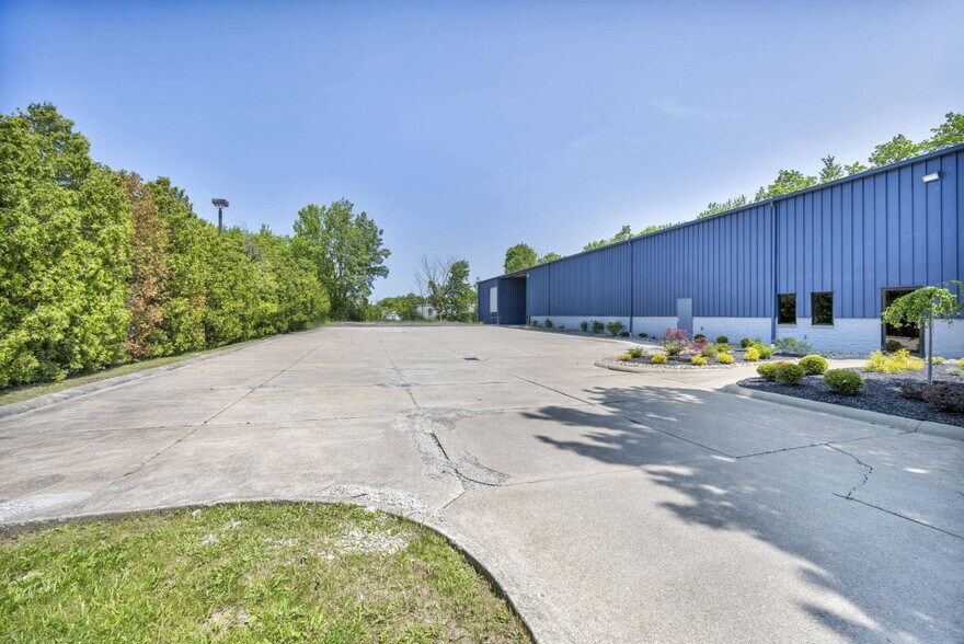 More Photos Of 3027 Nationwide Pky, Brunswick Warehouse For Lease