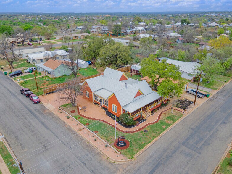 More Photos Of 1307 Wright St, Llano Freestanding For Sale