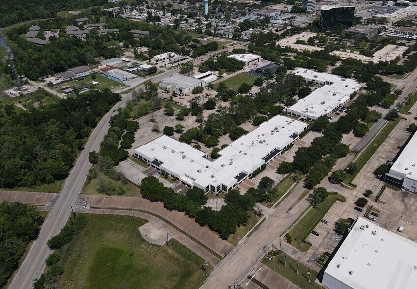 More Photos Of 820 Gears Rd, Houston Manufacturing For Lease