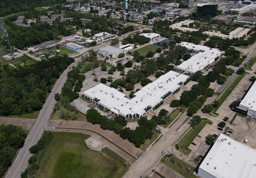 More Photos Of 820 Gears Rd, Houston Manufacturing For Sale