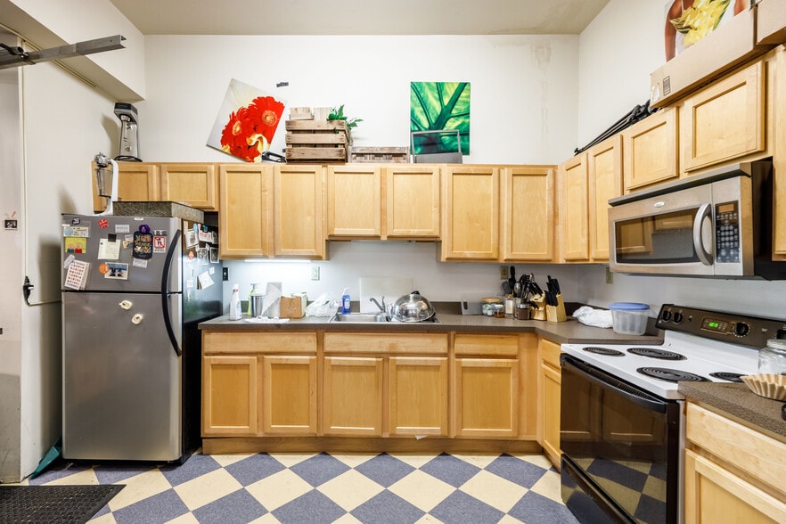 More Photos Of 1814 E Franklin St, Richmond Office Residential For Sale