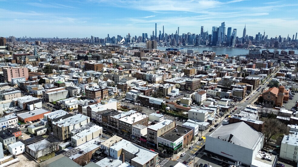 More Photos Of 814-816 Summit Ave, Union City Apartments For Sale