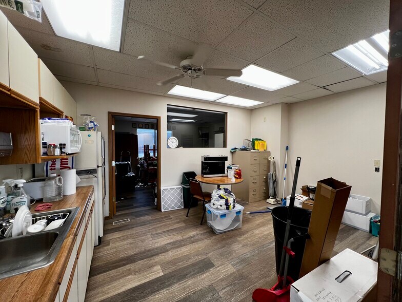 More Photos Of 1719 E Jackson St, Macomb Auto Dealership For Sale