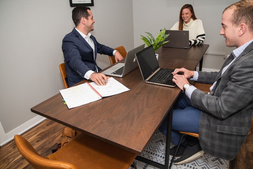 More Photos Of 45 N Chillicothe Rd, Aurora Office For Lease