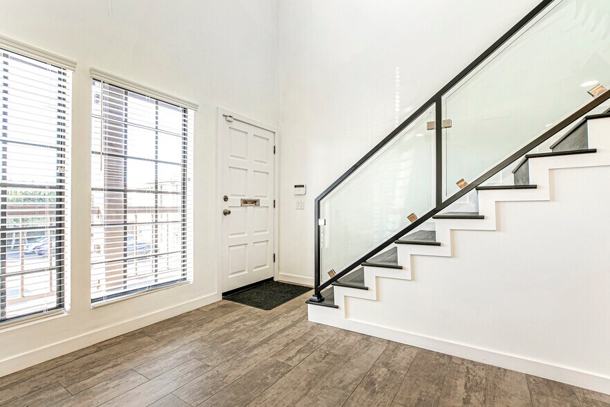 More Photos Of 207 W Alameda Ave, Burbank Office For Sale