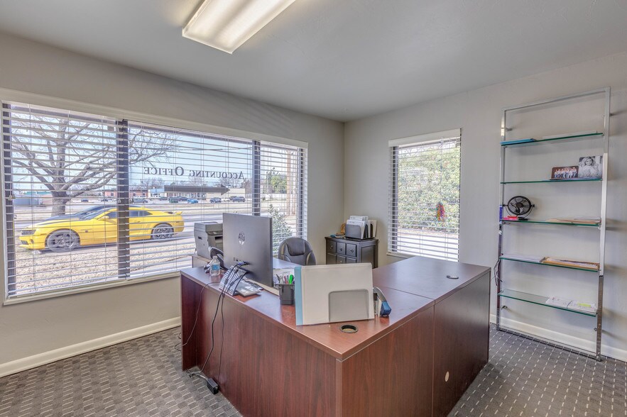 More Photos Of 1035 S Berry Rd, Norman Office For Sale