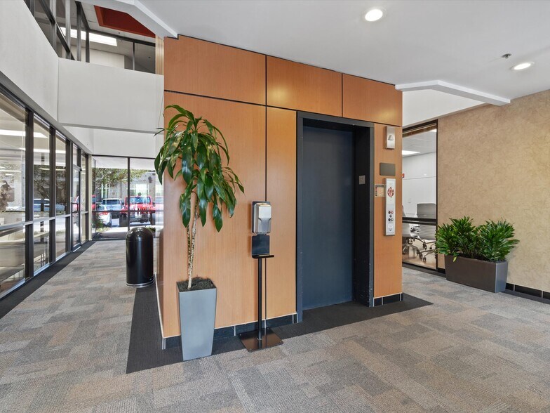 More Photos Of 11675 Jollyville Rd, Austin Office For Sale