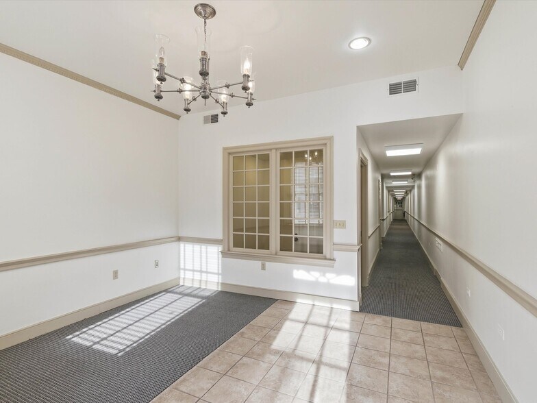 More Photos Of 121-123 E King St, Lancaster Office Residential For Sale