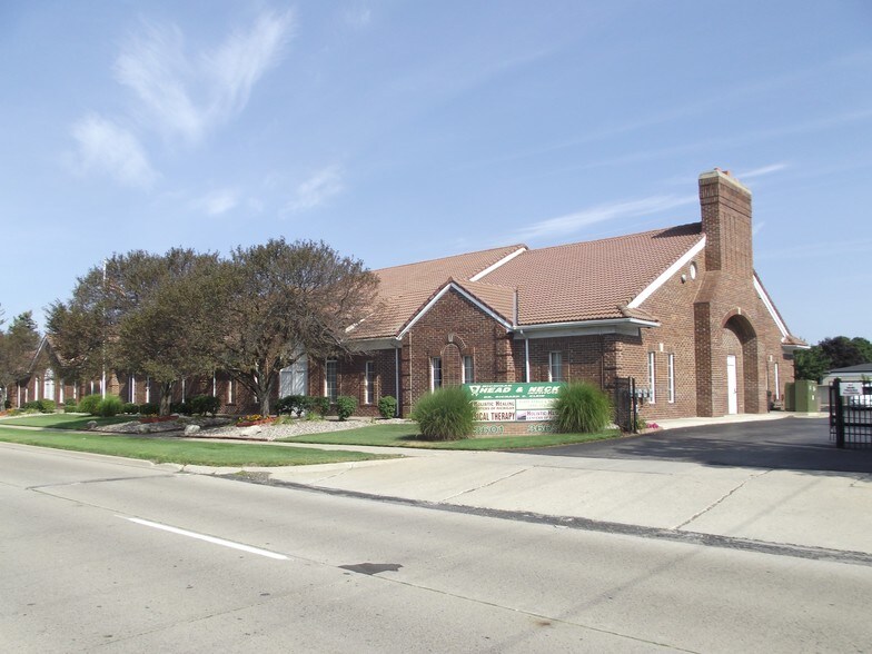 More Photos Of 3601-3665 E 11 Mile Rd, Warren Medical For Lease
