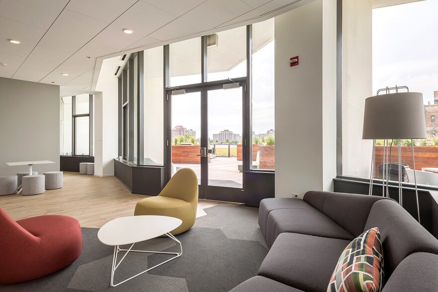 More Photos Of 5113 S Harper Ave, Chicago Coworking Space