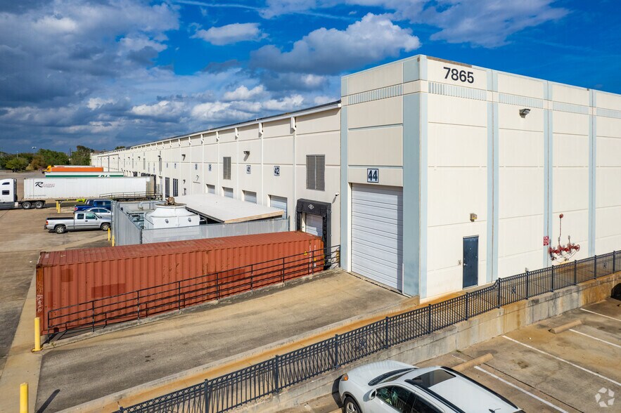 More Photos Of 7909 Northcourt Rd, Houston Unknown For Lease