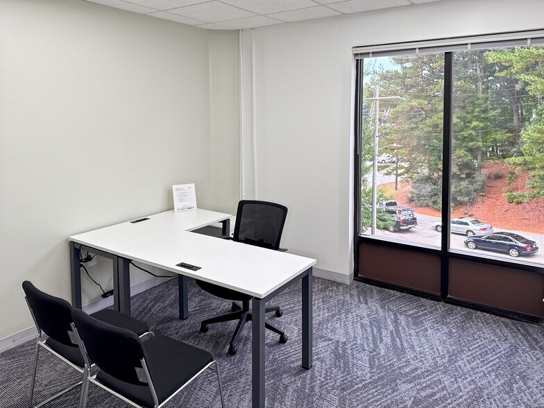 More Photos Of 8024 Glenwood Ave, Raleigh Coworking Space