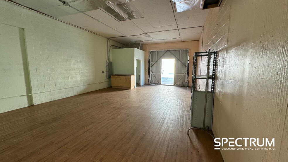 More Photos Of 8150-8166 Orion Ave, Van Nuys Warehouse For Lease