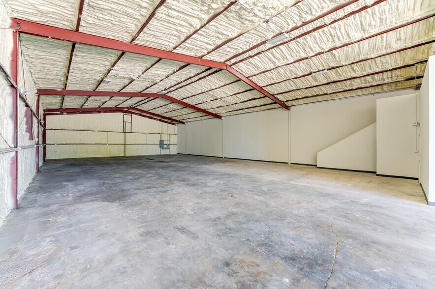 More Photos Of 10215 Papalote St, Houston Showroom For Sale