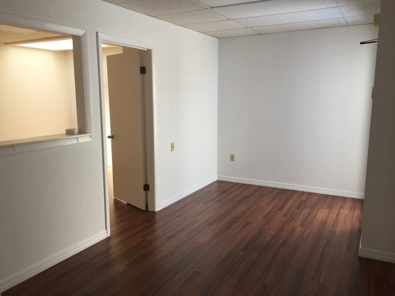 More Photos Of 6238 Presidential Ct, Fort Myers Medical For Sale