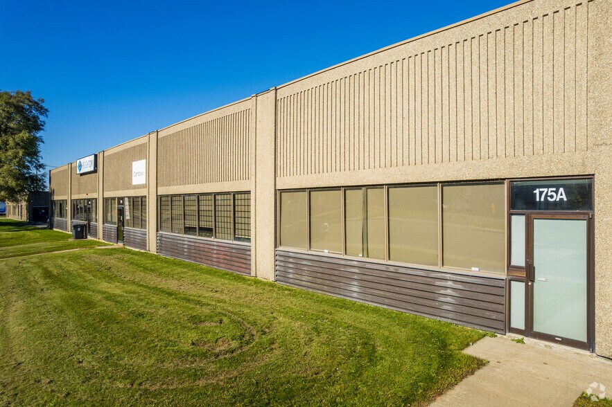 Primary Photo Of 151-191 Rue Mérizzi, Saint-Laurent Distribution For Lease